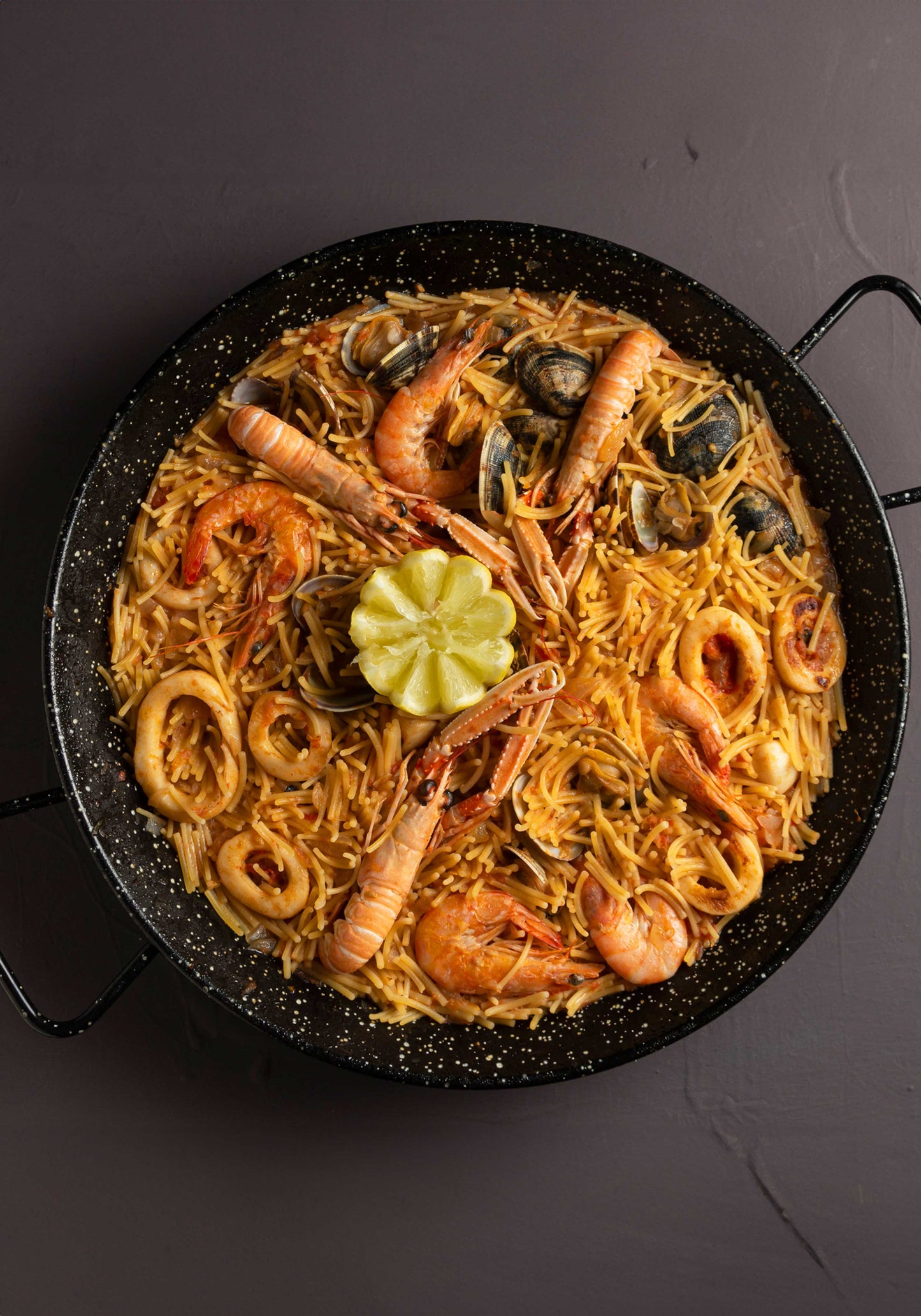 Fideuà mit Meeresfrüchten in Charlottenburg